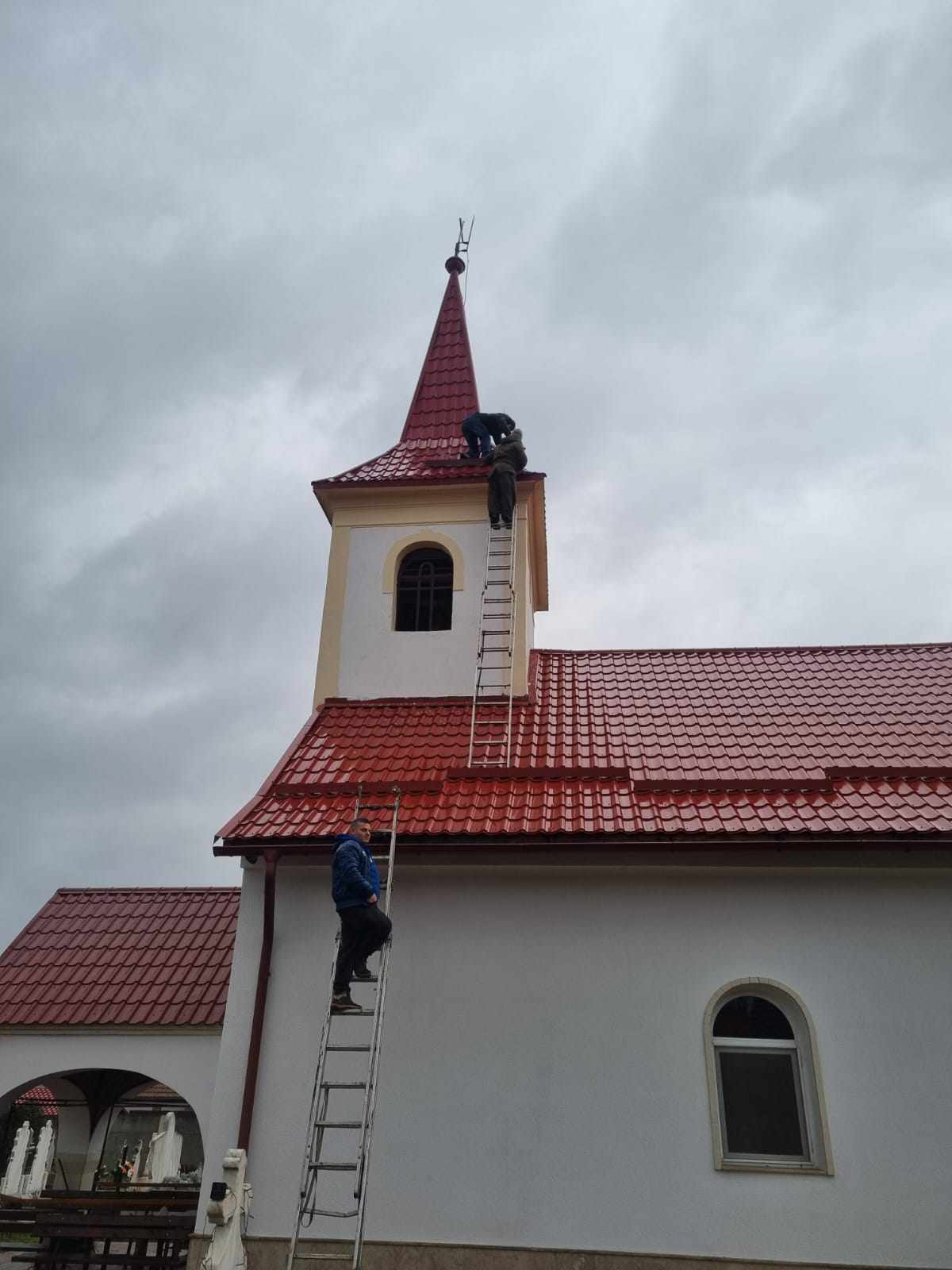 Lucrări tinichigerie la coșul de fum